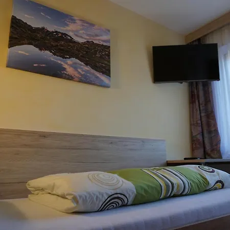 Klampferer Guest house 3*